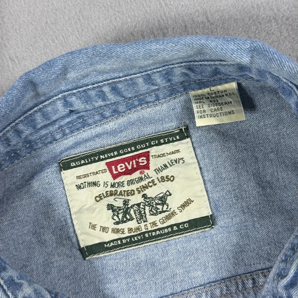 Vintage Levis Denim Shirt Mens LT Blue Long Sleeve Button Up Tall Workwear